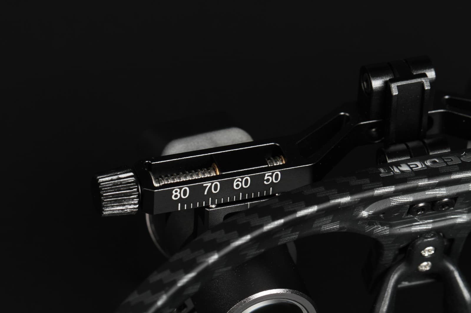 Carbon X convergence adjustment mechanism
